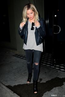 Ashley Tisdale feet photo thumbnail