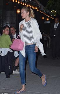 Gigi Hadid feet photo thumbnail