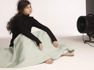 Selena Gomez feet photo thumbnail