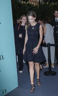 Hilary Swank feet photo thumbnail