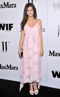 Victoria Justice feet photo thumbnail
