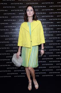 Anna Safroncik feet photo thumbnail