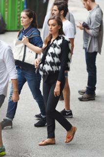Irina Shayk feet photo thumbnail