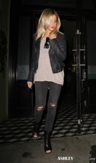 Ashley Tisdale feet photo thumbnail