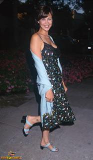 Catherine Bell feet photo thumbnail