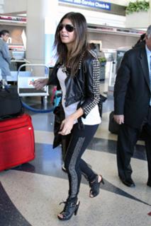 Fergie feet photo thumbnail