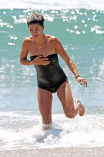 Jessica Szohr feet photo thumbnail