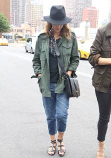 Jessica Alba feet photo thumbnail