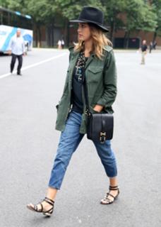 Jessica Alba feet photo thumbnail