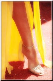 Mariska Hargitay feet photo thumbnail