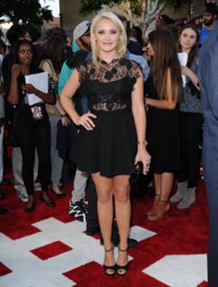 Emily Osment feet photo thumbnail