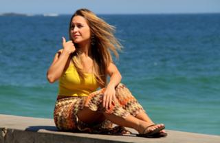 Carla Diaz feet photo thumbnail