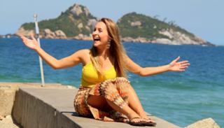 Carla Diaz feet photo thumbnail