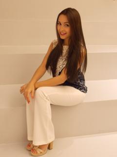 Carla Diaz feet photo thumbnail