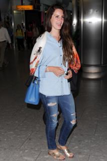 Lana Del Rey feet photo thumbnail