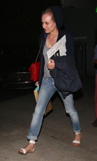 Diane Kruger feet photo thumbnail