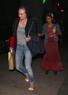 Diane Kruger feet photo thumbnail