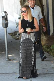 Ashley Tisdale feet photo thumbnail