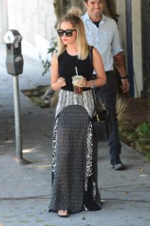 Ashley Tisdale feet photo thumbnail