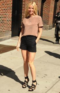 Gwyneth Paltrow feet photo thumbnail