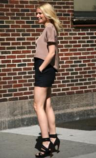 Gwyneth Paltrow feet photo thumbnail