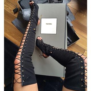 Jelena Karleusa feet photo thumbnail