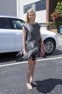 Amy Smart feet photo thumbnail