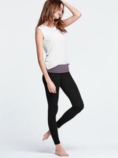 Behati Prinsloo feet photo thumbnail