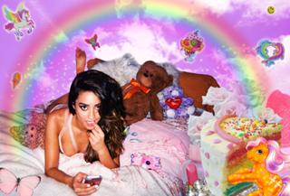 Shay Mitchell feet photo thumbnail