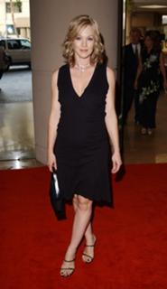 Jennie Garth feet photo thumbnail