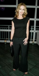 Jennie Garth feet photo thumbnail