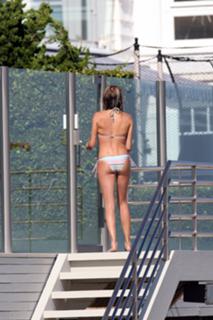 Cameron Diaz feet photo thumbnail