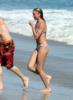 Cameron Diaz feet photo thumbnail