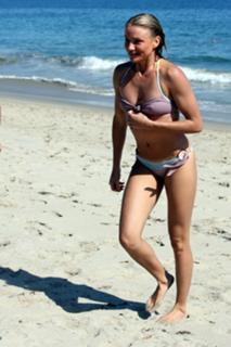 Cameron Diaz feet photo thumbnail