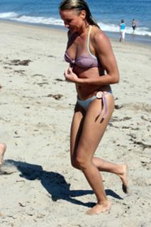 Cameron Diaz feet photo thumbnail