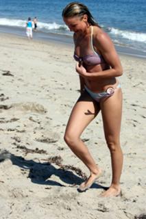 Cameron Diaz feet photo thumbnail