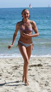 Cameron Diaz feet photo thumbnail