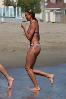 Cameron Diaz feet photo thumbnail