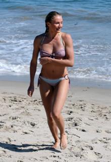 Cameron Diaz feet photo thumbnail