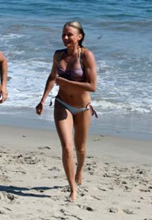 Cameron Diaz feet photo thumbnail