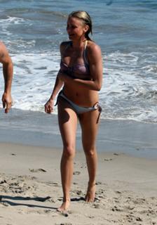 Cameron Diaz feet photo thumbnail