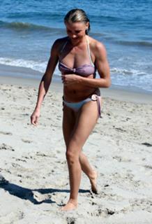Cameron Diaz feet photo thumbnail