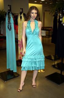 Michelle Trachtenberg feet photo thumbnail