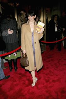 Jennifer Love Hewitt feet photo thumbnail