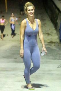 Carolina Dieckmann feet photo thumbnail