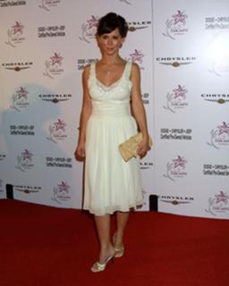 Jennifer Love Hewitt feet photo thumbnail