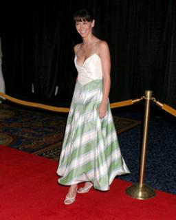 Jennifer Love Hewitt feet photo thumbnail