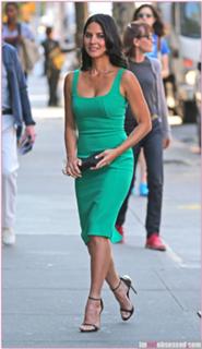 Olivia Munn feet photo thumbnail