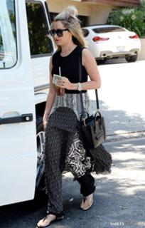 Ashley Tisdale feet photo thumbnail
