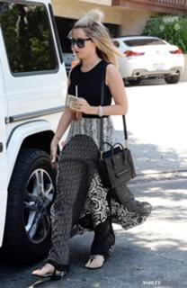 Ashley Tisdale feet photo thumbnail